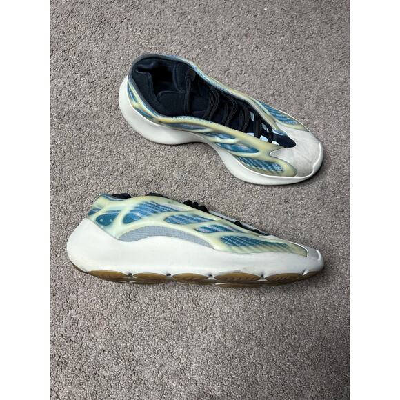 Size 6.5 - adidas Yeezy 700 V3 Kyanite Beige Blue Grey Boost - Picture 1 of 8